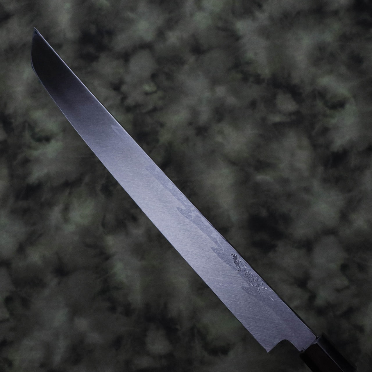 義弘作 青一墨流 護摩箸 珠玉二本彫 先丸柳刃 三銀卷八角柄