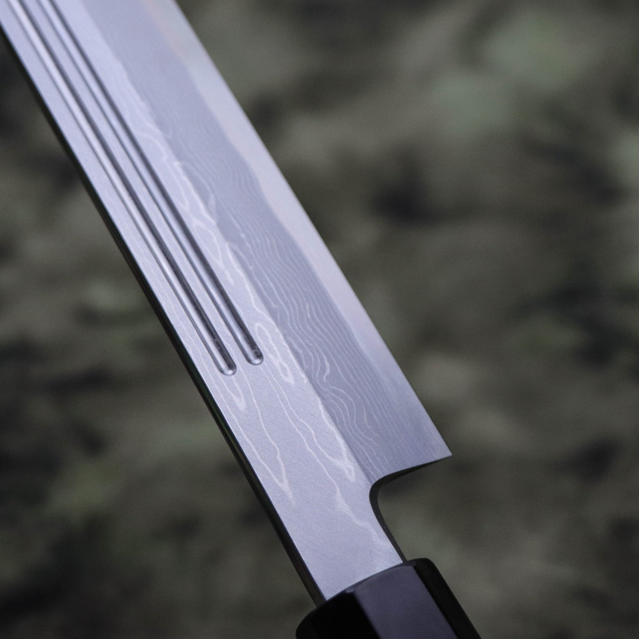 義弘作 青一墨流 護摩箸 珠玉二本彫 先丸柳刃 三銀卷八角柄