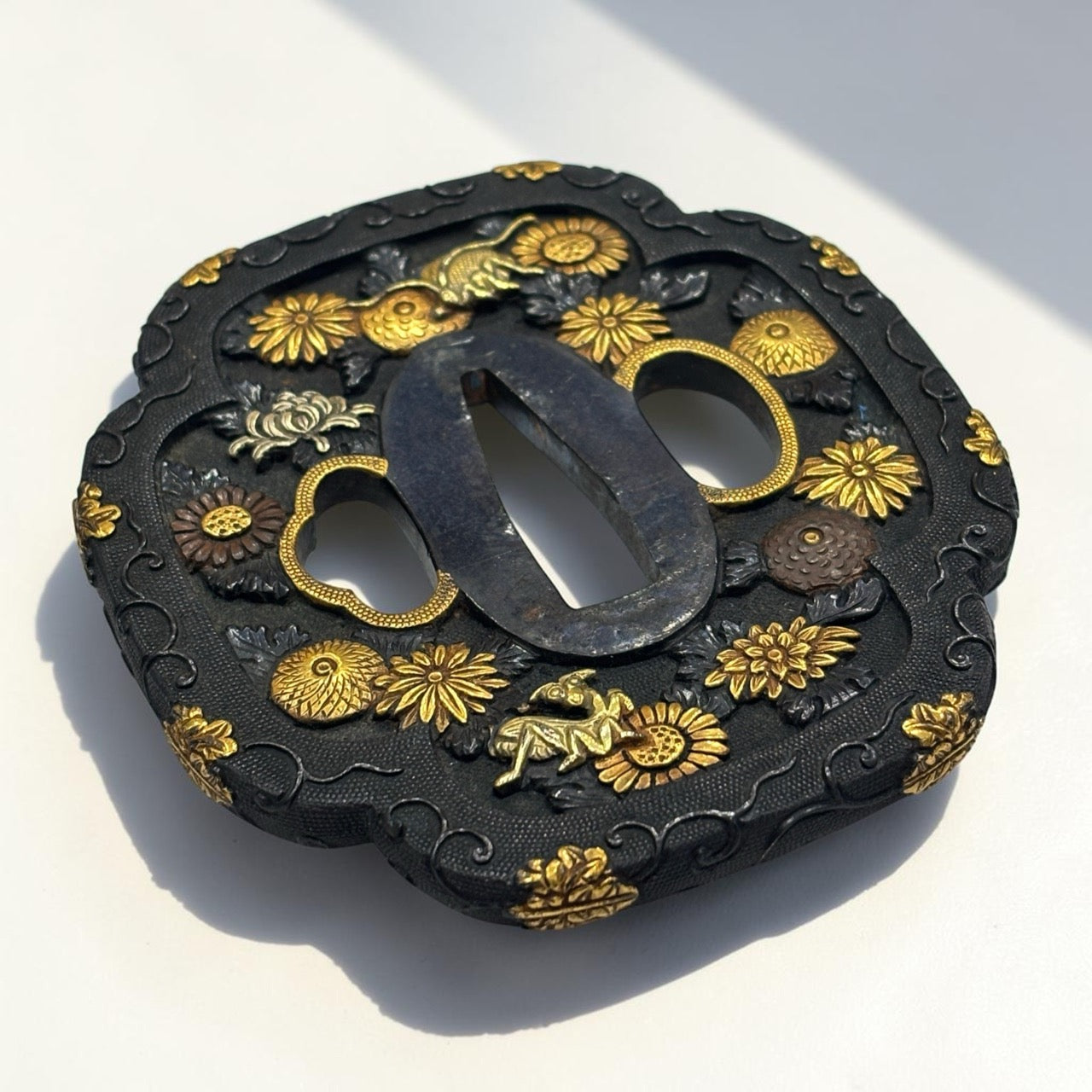 大小鐔 赤銅魚子地木瓜形 秋草蟲圖 鋤出高彫金銀色繪