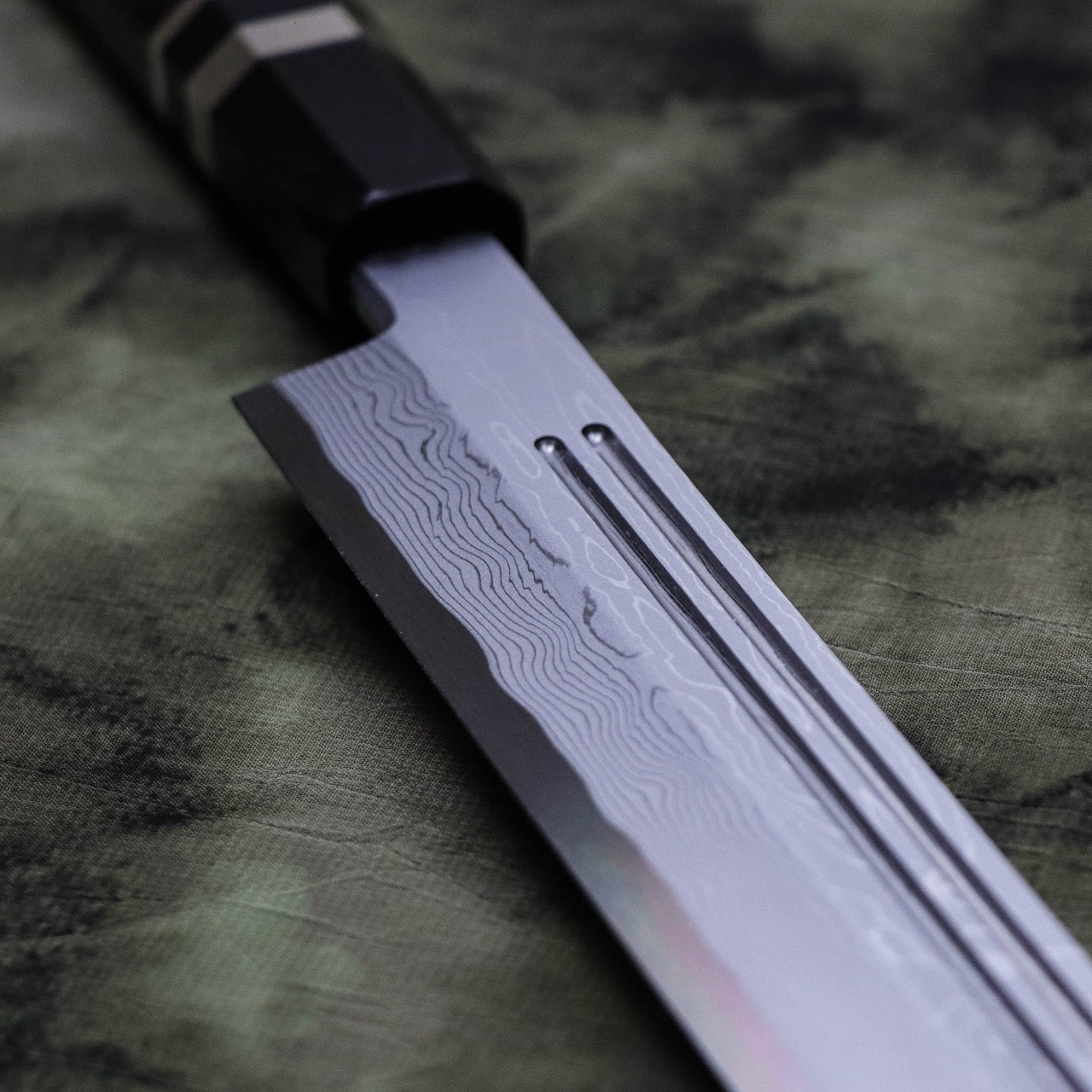 義弘作 青一墨流 護摩箸 珠玉二本彫 先丸柳刃 三銀卷八角柄