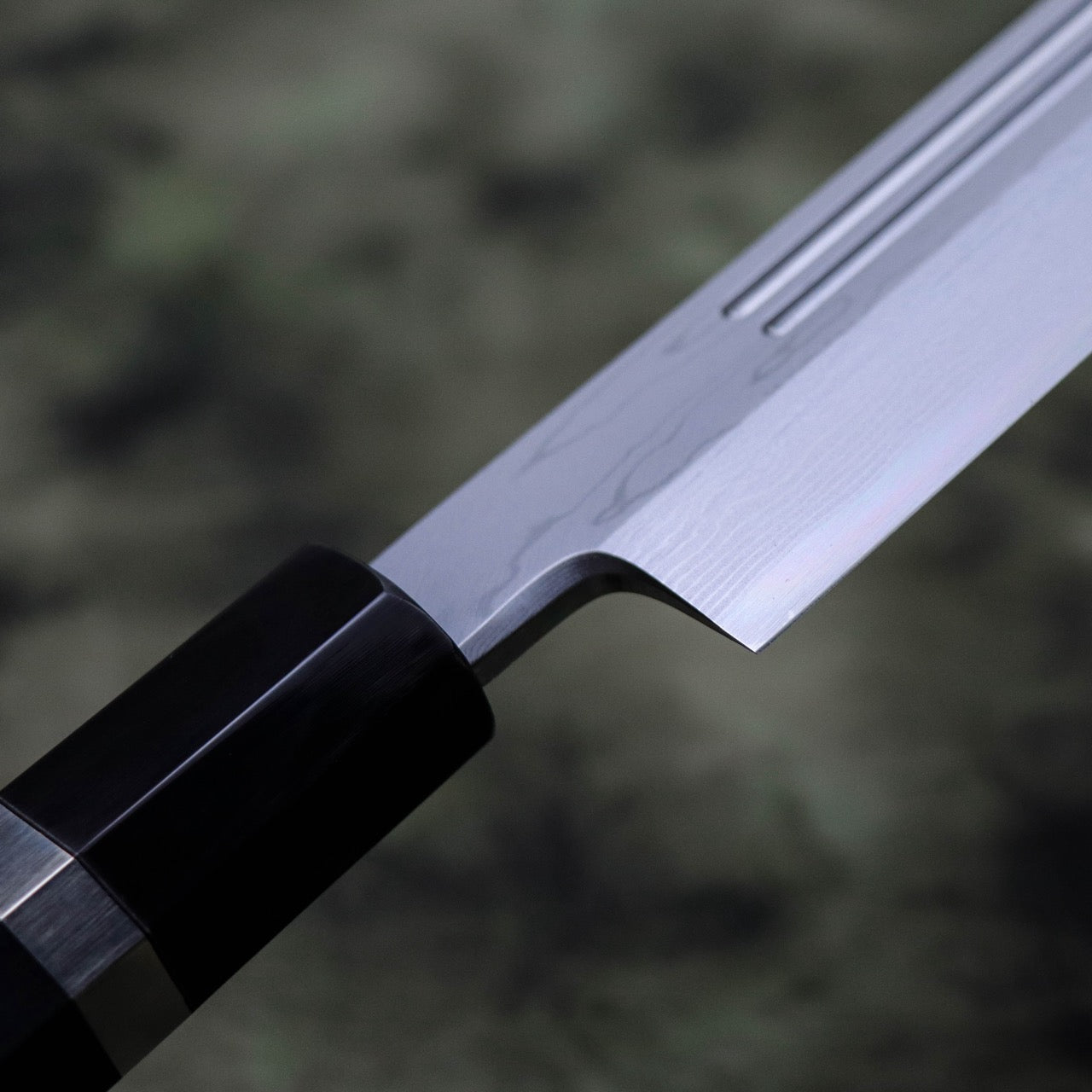 義弘作 青一墨流 護摩箸 珠玉二本彫 先丸柳刃 三銀卷八角柄