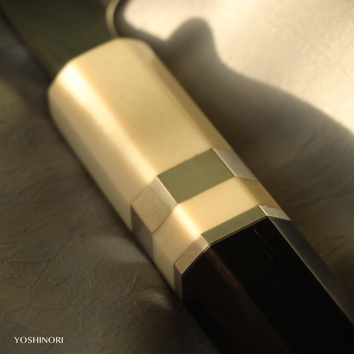 源昭忠 DX青二鋼 水本燒鏡面 「蛙子丁子刃紋」柳刃 付本漆金梨地塗鞘