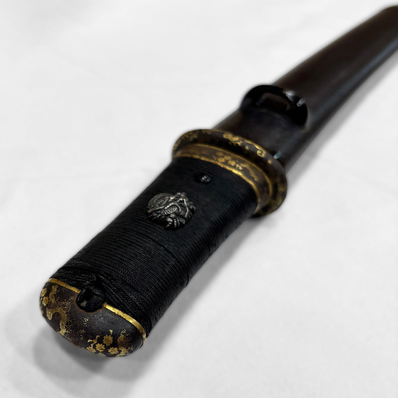 短刀 無銘（新新刀期 海部）時雨微塵梨地塗肥後拵付