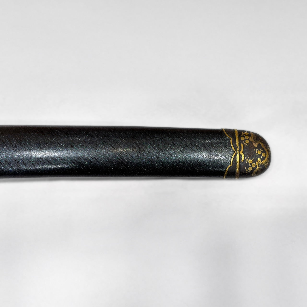 短刀 無銘（新新刀期 海部）時雨微塵梨地塗肥後拵付