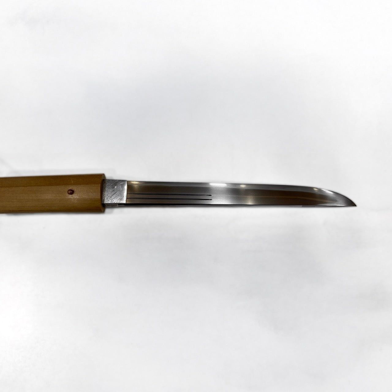 短刀 無銘（新新刀期 海部）時雨微塵梨地塗肥後拵付