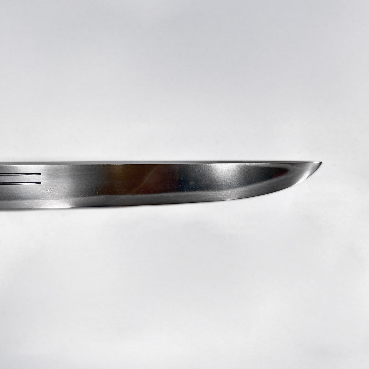 短刀 無銘（新新刀期 海部）時雨微塵梨地塗肥後拵付