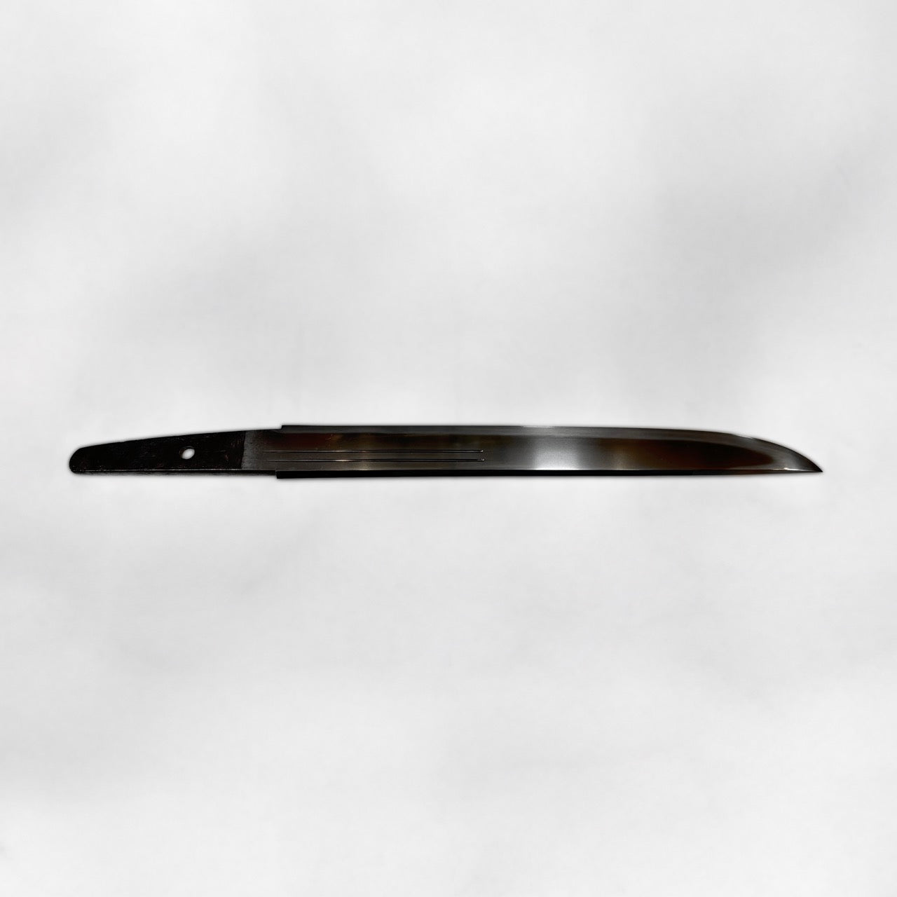 短刀 無銘（新新刀期 海部）時雨微塵梨地塗肥後拵付