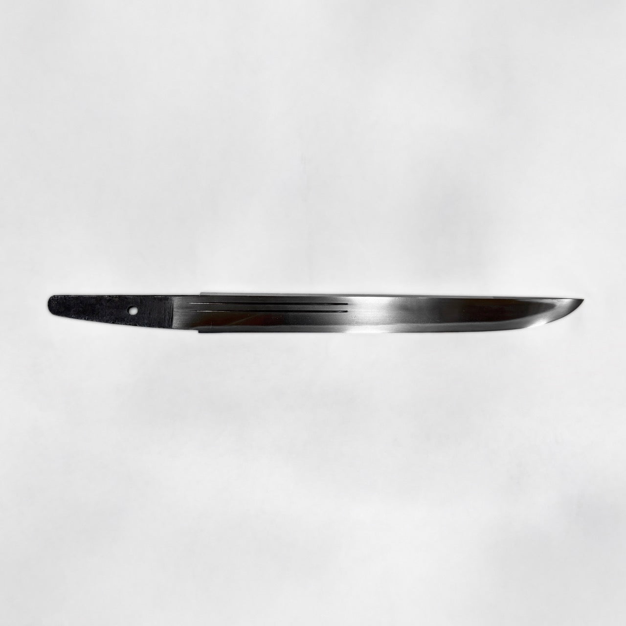 短刀 無銘（新新刀期 海部）時雨微塵梨地塗肥後拵付