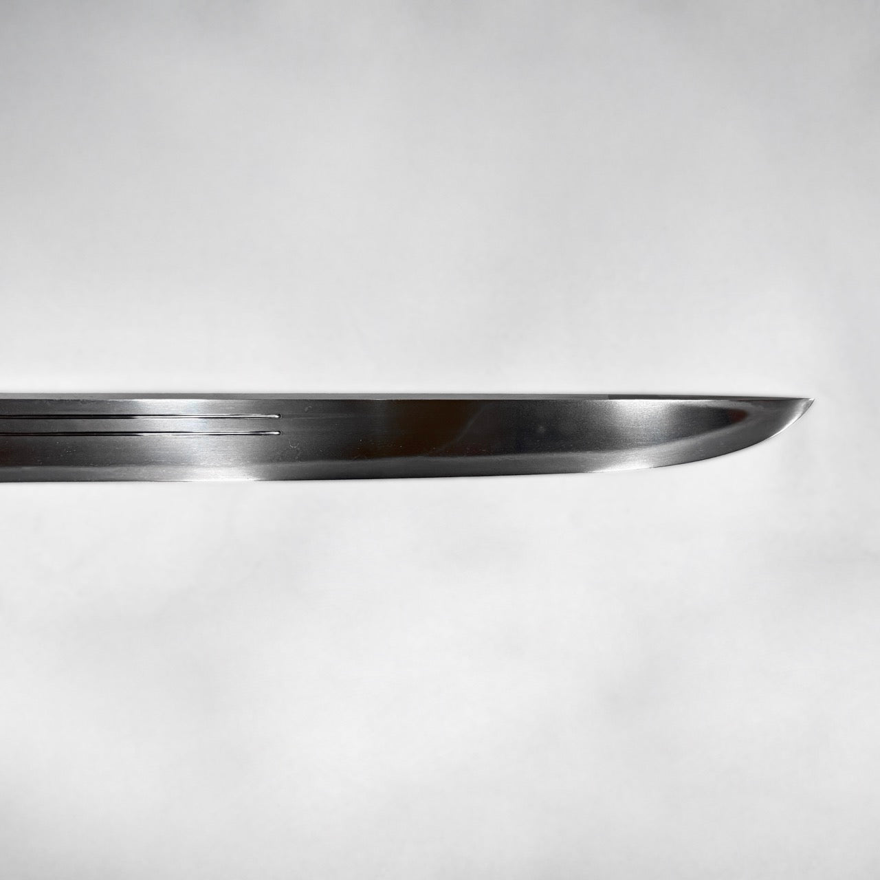 短刀 無銘（新新刀期 海部）時雨微塵梨地塗肥後拵付