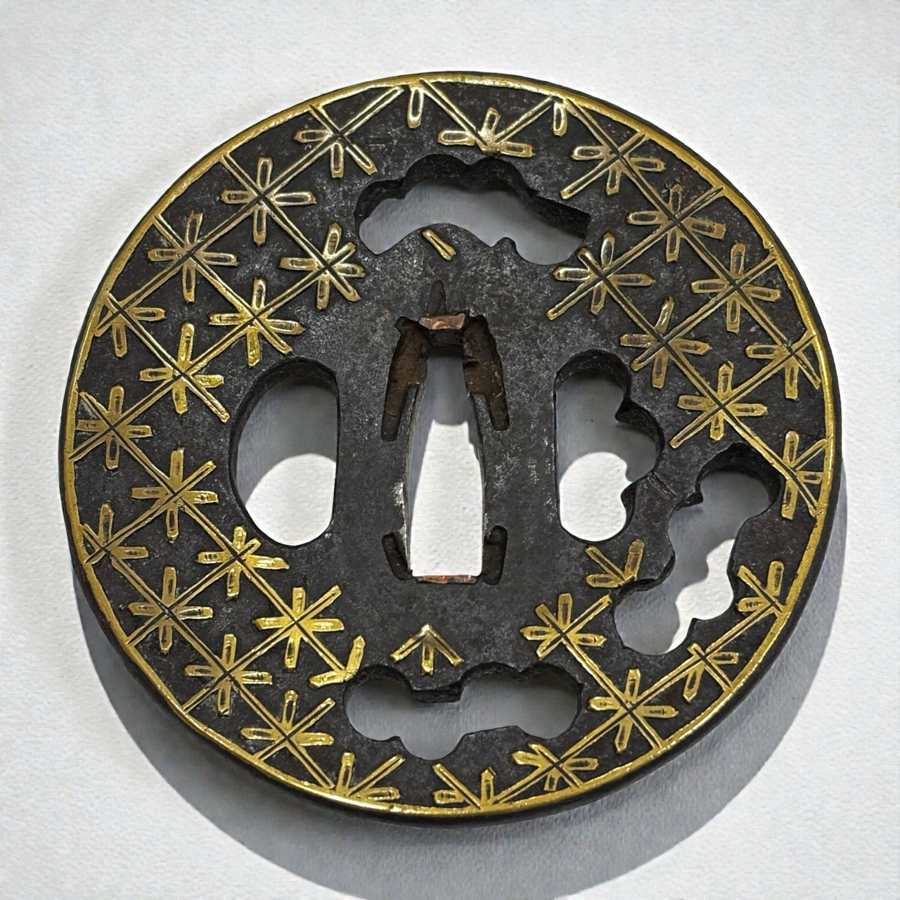 鐔 鐵地丸形 網目圖 金象嵌透雕