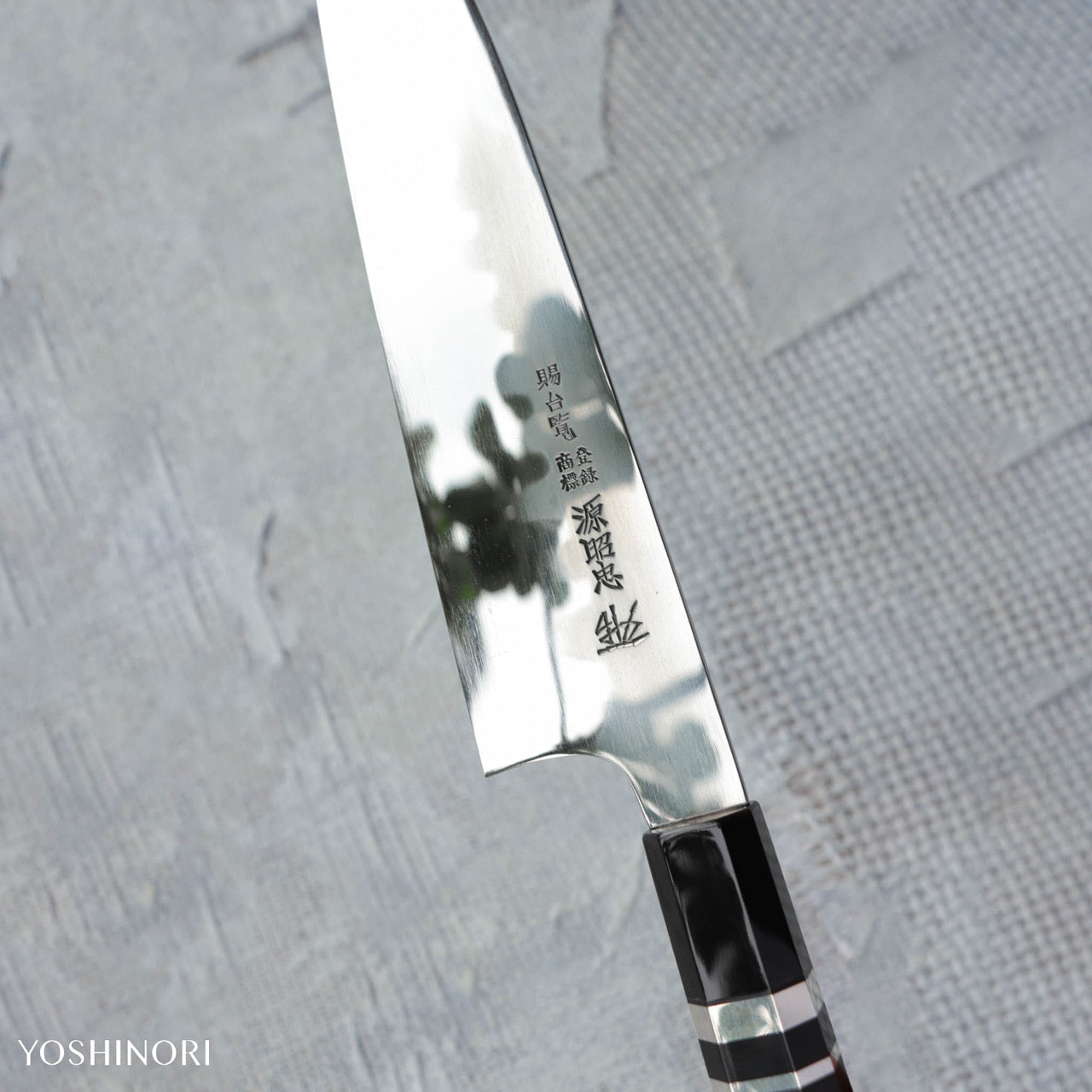 源昭忠 DX青二鋼 水本燒鏡面「蛙子丁子刃紋」和牛刀 付本漆螺鈿變塗鞘
