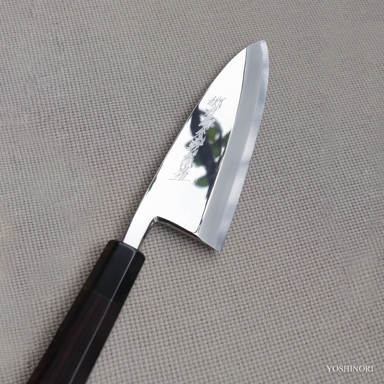 義弘作 銀三鋼 鏡面本霞 出刃 黑檀八角柄