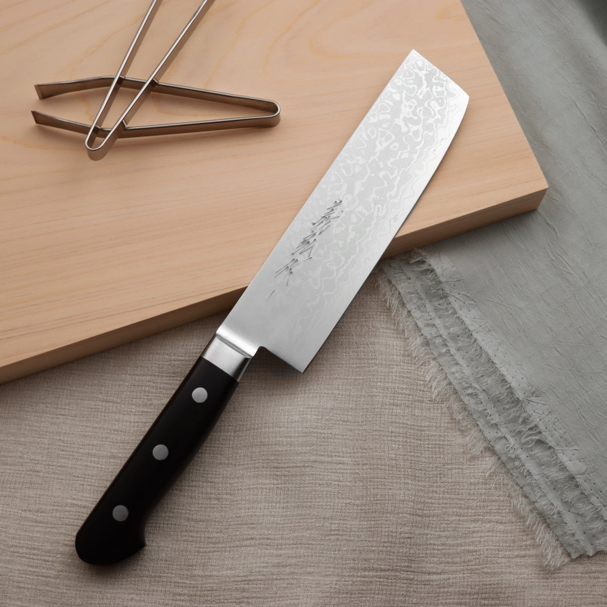 Yoshihiro VG10 17-layer Damascus Steel Nakiri Black Pakkawood Handle