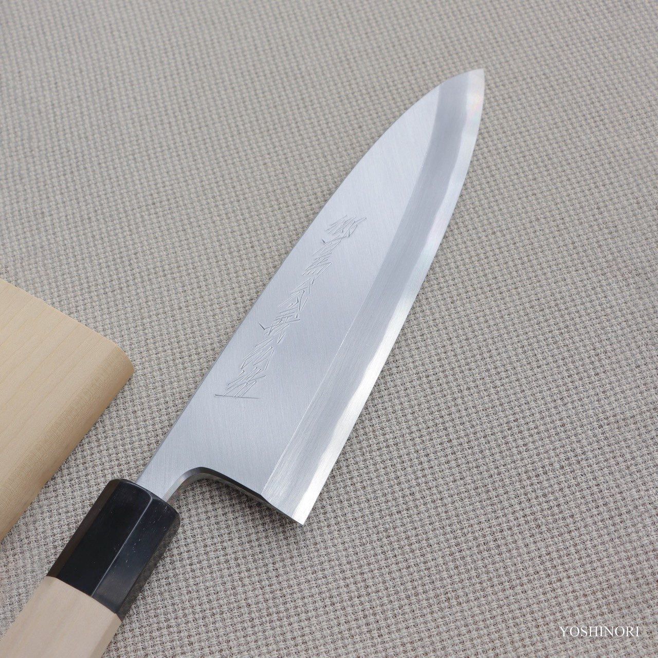 義弘作 白二鋼本霞相出刃 朴木八角柄