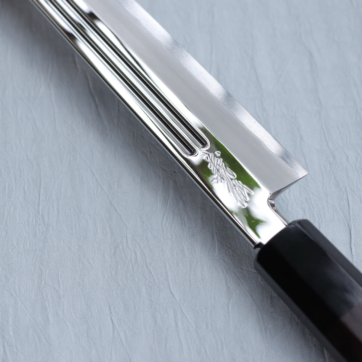 義弘作 銀三鏡面 勘所型切付柳刃 護摩箸 珠玉二本彫 黑八角