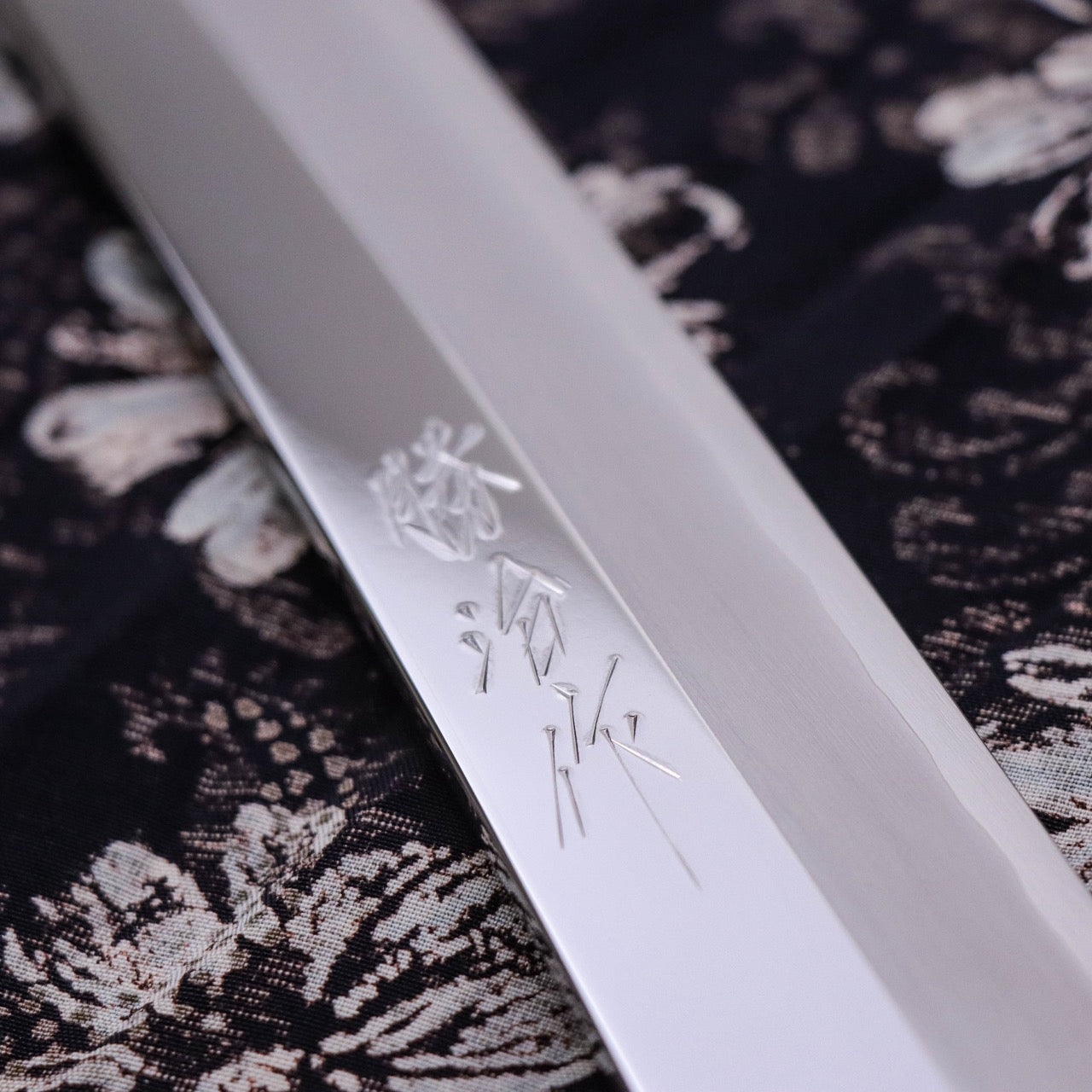 勝治作 銀三極鏡面 本霞研磨仕上 鬼反先丸柳刃 – yanpingknifesword